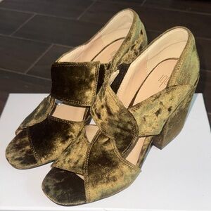 CAbi Interlock Block Heel Scandal Moss Velvet Size 8.5 w/ Original Box